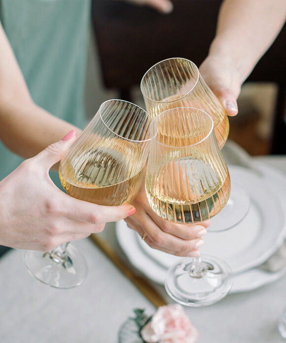 Banquete de una boda dentro de su invitación digital