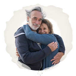 Foto de los padres del novio en la invitación digital de su boda