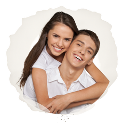 Foto de los padrinos de lazo dentro de una invitación digital